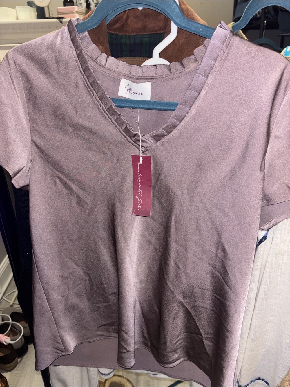 NWT J Flower Lavender Satin-Blend V-Neck Top side Small